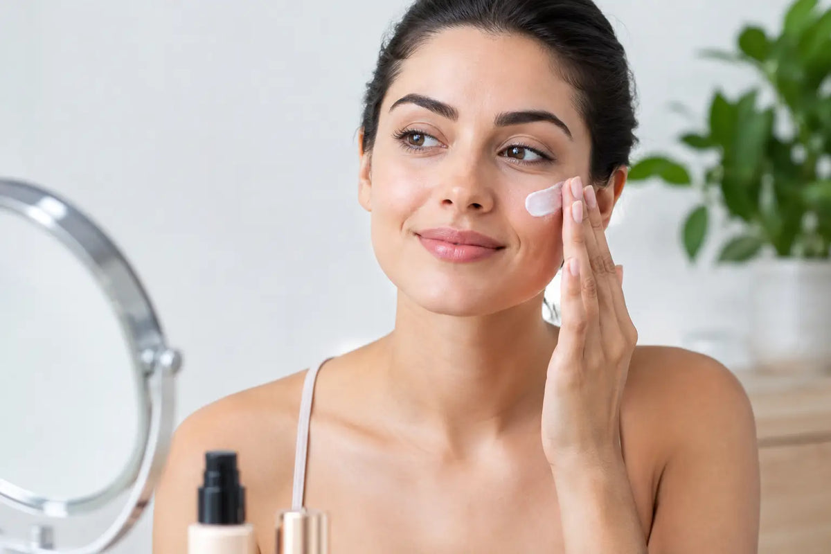 How to Apply Sunscreen Over Makeup Without Pilling